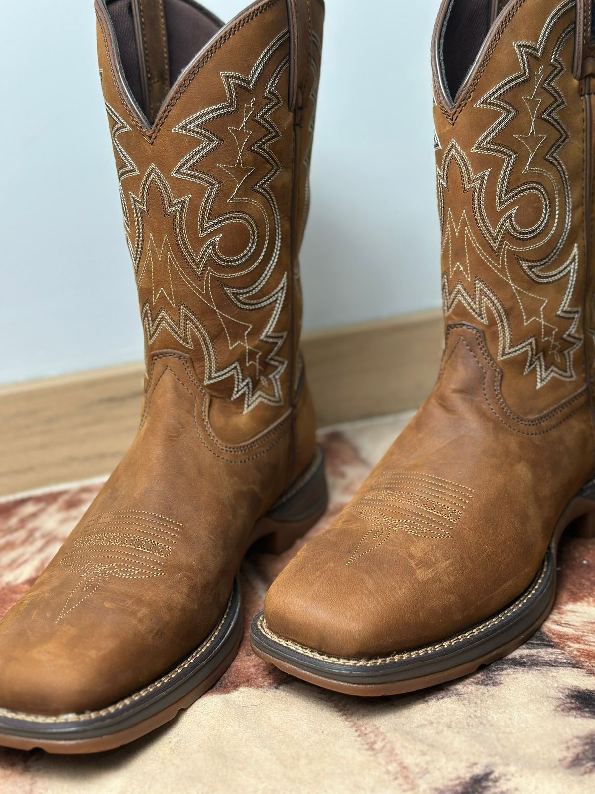 BOTA IMPORTADA DURANGO REBEL, MARROM CAMURÇA — D4443